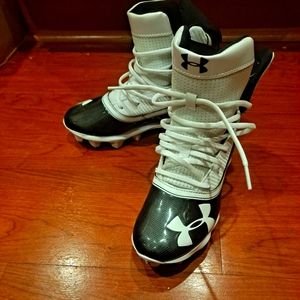 Youth/boys Under Armour highlight football cleats